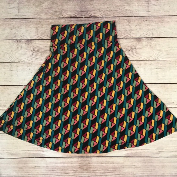 LuLaRoe Dresses & Skirts - NWOT Lularoe geometric print skirt size small s